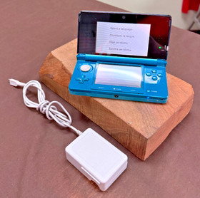 Nintendo 3DS metallic/ Green handheld game console with charger