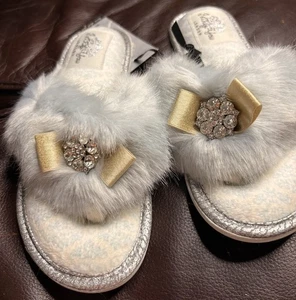 Pretty You London elegante Damen-Hausschuhe Kunstfell-Zehensteg blau weiß mit Schmucksteinen besetzt - Bild 1 von 5