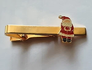 VINTAGE AUTHENTIC SWEDEN CHRISTMAS SANTA CLAUS ENAMEL GOLD METAL MEN'S TIE CLIP - Picture 1 of 3