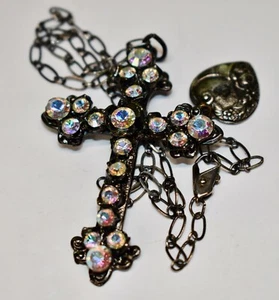 COSTUME AURORA BORIALIS RHINESTONES AND SILVERTONE METAL CROSS NECKLACE GC - Picture 1 of 4