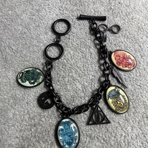 Einzigartiges Harry Potter TM&WBEI schwarz Metall 8,25-9,5" Knebelhaus Bettelarmband - Bild 1 von 5