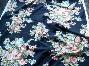 ALTER COUPON STOFF BLUMENSTRÄUSSE REBECCA HINTERGRUND SCHWARZ 130 cm x 190 cm -TIS 249 - Bild 1 von 8