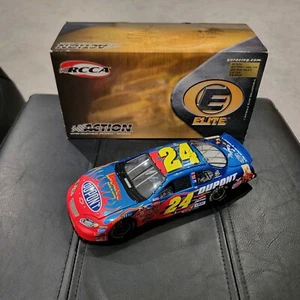 Jeff Gordon 2003 DuPont/Looney Tunes 1:24 Elite - Picture 1 of 13
