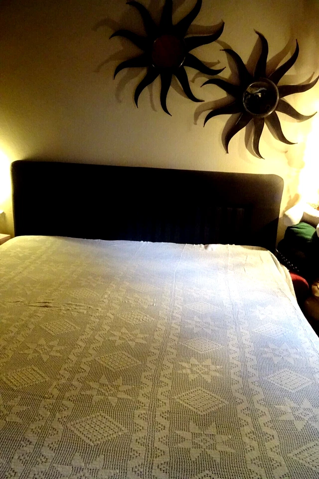 50er Jahre Tagesdecke gehäkelt 220x220cm plus 3-seitiger hoher Ziersaum Handarb. - Bild 1 von 4