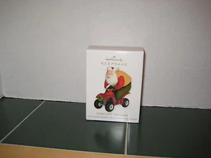 HallMark Keepsake 2012 Santa's ATV Aventura Árbol de Navidad Adorno NUEVO - Imagen 1 de 1