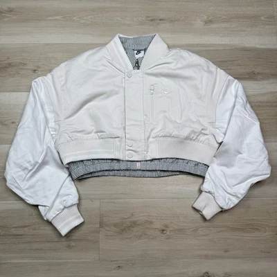 Chaqueta de lona recortada Nike Sportswear Destroyer FN2314-030 para mujer talla mediana Foto 1 de 4