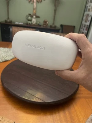 Estuche para gafas Michael Kors blanco cuero saffiano cubierta dura de gran tamaño Foto 1 de 4