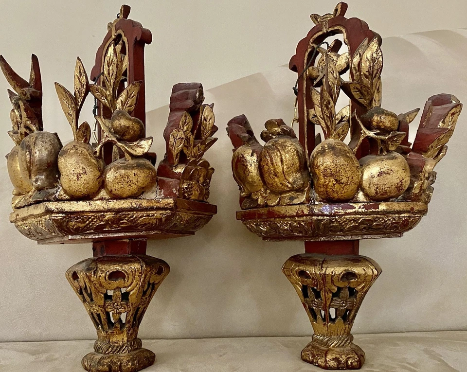 Par de linternas antiguas chinas de madera dorada con motivo de fruta siglo XIX Foto 1 de 4