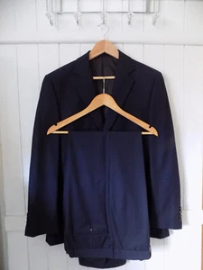 mens DEHAVILLAND NAVY PINSTRIPE SUIT SIZE 40"R CHEST 34" WAIST 32" LEG - Picture 1 of 14