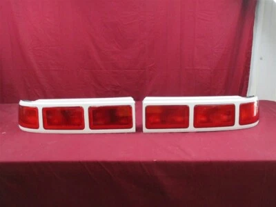 Nuevo de Lote Antiguo Chevrolet Lumina 4 Puertas Sedán Paquete Deportivo Lámpara Trasera 1993-94 Par Foto 1 de 4