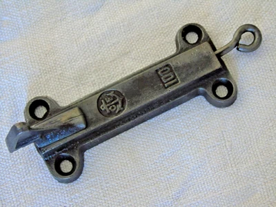 Ancien verrou à tirette ressort: Ancre CF 100 Très bel état - Photo 1/4