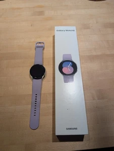 Samsung Galaxy Watch5 SM-R900 40mm Aluminum Case with Purple Sport Band... - Photo 1 sur 10