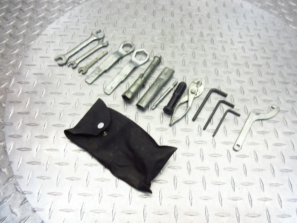 2003 01-03 Kawasaki ZR7S ZR750 Kit de herramientas Bolsa Kit de herramientas a bordo Foto 1 de 4