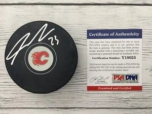 Sean Monahan Signed Autographed Calgary Flames Hockey Puck PSA DNA COA a - Picture 1 of 3