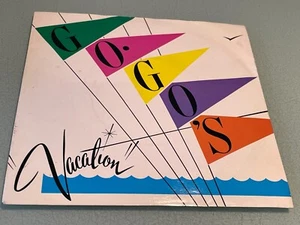 Go-Go's - Vacation - Beatnik Beach - Vinyl Record 7" Single - 1982 I.R.S. - Picture 1 of 5