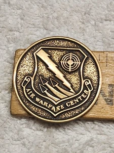 Medallón Centro de Guerra Aérea de la USAF - Acabado Bronce - Placa Moneda Desafío - Imagen 1 de 2