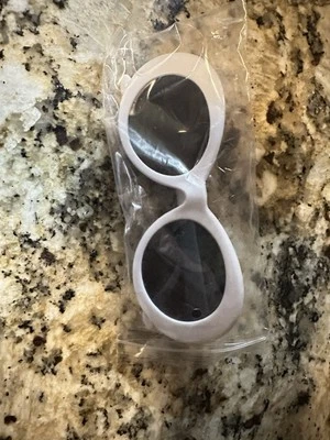 Nuevo Niñas Ojo de Gato Gafas Años 50 Gafas Marco Blanco Disfraz Foto 1 de 2