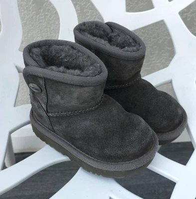 UGG Australia Ankle Boot Size 5 EU 22 Sheepskin Winter Kids Flat Shoes - Image 1 of 4