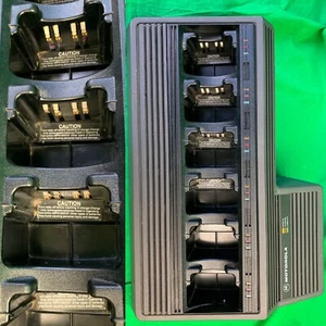 Cargador de radio bidireccional Motorola 6 bancos NTN1177C - Imagen 1 de 11