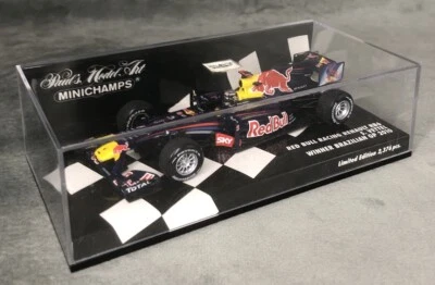 Minichamps F1 1:43 S Vettel Red Bull Racing Renault RB6 Winner Brazilian GP 2010 - Image 1 of 4