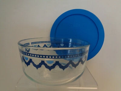 Pyrex Santorini 4-Cup Storage Bowl with Bright Blue Cover New - Image 1 of 2