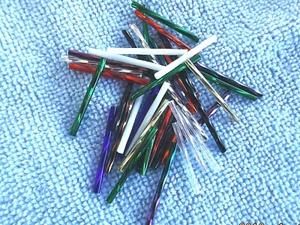Tschechische 1 1/4 Zoll MEHRFACHPACK GLAS GEDREHT ROHRHORN PERLEN ca. 100+ Perlen - Bild 1 von 3