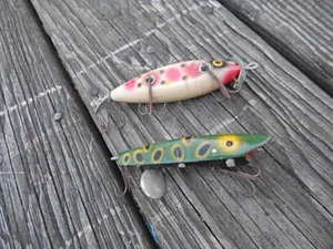 TWO VINTAGE BARRACUDA WOOD FISHING LURES FAIR CONDITION INTERNATIONAL SALE - Picture 1 of 6