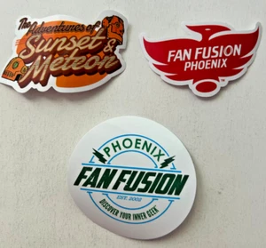 Pegatinas Phoenix Fan Fusion 2025 Comic Con Travis Hanson arte puesta de sol y meteoro - Imagen 1 de 2