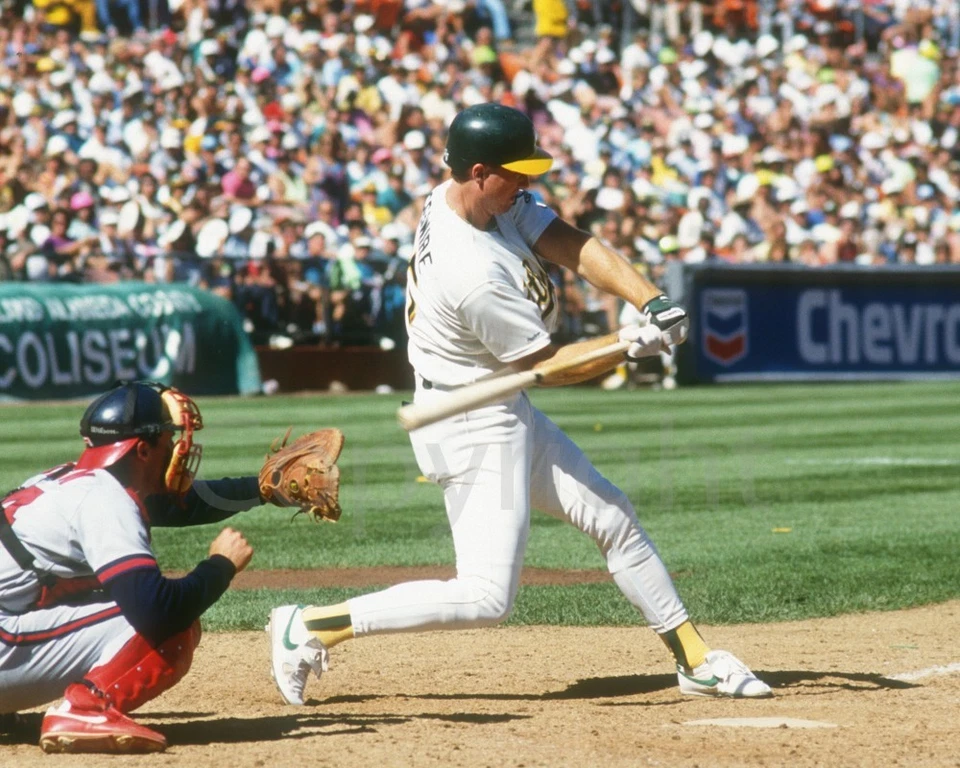 Foto sin firmar de Mark McGwire, Oakland A's color 8x10.  (BK13-1) Foto 1 de 1