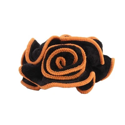 Scrunchie de pelo elástico de terciopelo con flor de rosa española Foto 1 de 4
