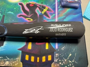 Julio Rodriguez HANDSIGNIERT BLACK RAWLINGS SPIEL MODELL BAT MARINERS BECKETT COA - Bild 1 von 3