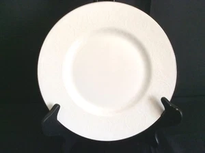 Ensalada de acento chino Wedgwood 9" placa RED DE PÉTALOS NUEVA - Imagen 1 de 3