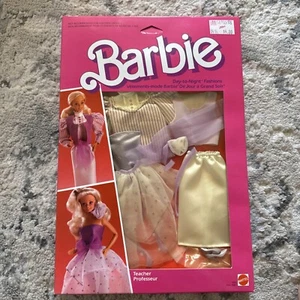 Mattel Barbie Day to Night Fashions Teacher 9085 Nuevo en Paquete De Colección 1984 NUEVO 2 Trajes - Imagen 1 de 7