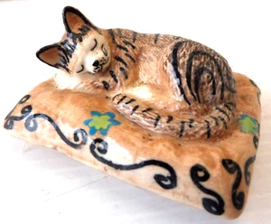 KLIMA K964 Miniature statuette en porcelaine - CHAT SUR COUSSIN N° 9 CAT - Imagen 1 de 4