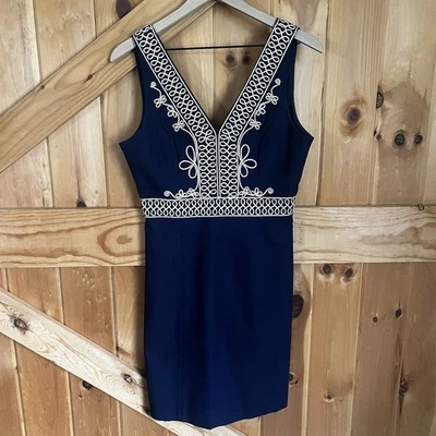 Vestido LILLY PULITZER Aveline para mujer talla 4 azul marino dorado bordado cuello en V funda Foto 1 de 4