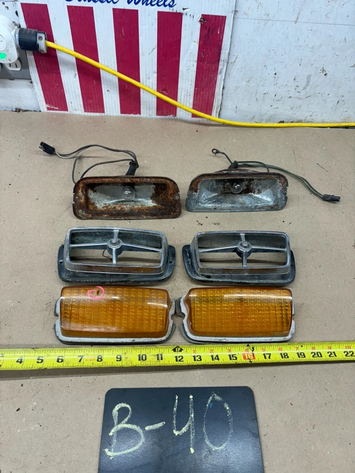 1971-1975 MERCURY COMET GT FRONT TURN SIGNAL LIGHTS ASSEMBLY LOT HOUSING TRIM 71 - Image 1 of 4
