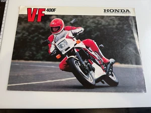 Honda VF400F-D Verkaufsprospekt 1983 - Bild 1 von 4