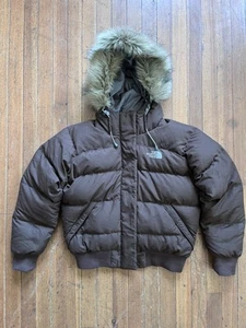 Piumino The North Face pelliccia sintetica 550 piccolo marrone preppy con cappuccio donna - Foto 1 di 6