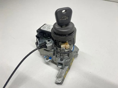 2014-2019 CHEVROLET SILVERADO 1500 IGNITION SWITCH LOCK W/KEY IMMOBILIZER OEM - Image 1 of 4