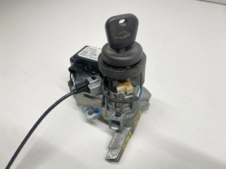 2014-2019 CHEVROLET SILVERADO 1500 IGNITION SWITCH LOCK W/KEY IMMOBILIZER OEM - Image 1 of 4
