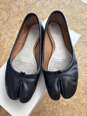 Zapatos de ballet Maison Margiela Tabi de cuero negro punta dividida planos para mujer EU36 US5.5 Foto 1 de 4
