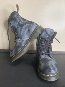 Botas Dr. Martens 1460 Pascal Tie Dye Estampadas Gamuza Negras 8 Ojos Para Mujer Talla 5” - Imagen 1 de 10