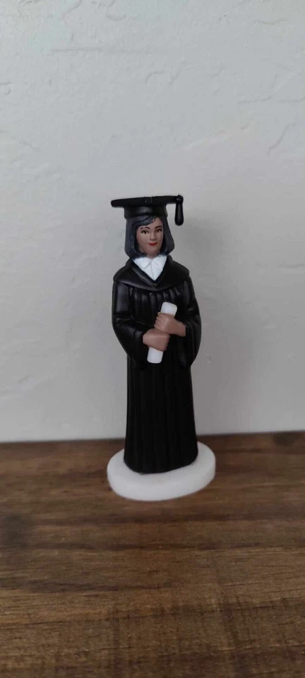 Estatuilla de graduada vintage marrón niña/tapa de pastel/bata negra graduación Foto 1 de 1