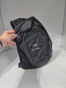 Arc'teryx Köcher Sling Bag Daily Travel Single Strap schwarz/grau Hardcover leicht - Bild 1 von 24