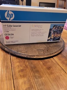 HP CE263A  LaserJet CP4025 CP4525 OEM Genuine Toner Print Cartridge  Magenta - Picture 1 of 10