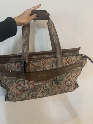 Bolso vintage de tela floral de Gloria Vanderbilt Foto 1 de 4