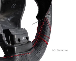 Für DAF XF 105 06-12 Schwarz Perforiert Leder Lenkrad Abdeckung Rot Naht - Bild 1 von 3