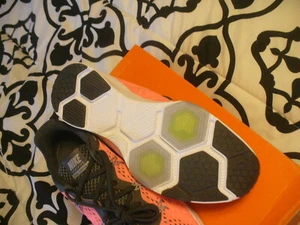 NIKE SCARPA SPORTIVA DONNA ZOOM CONDITION TR ROSA/GRIGIO 852472 600 TAGLIA 8,5M NUOVA CON ETICHETTE - Foto 1 di 9