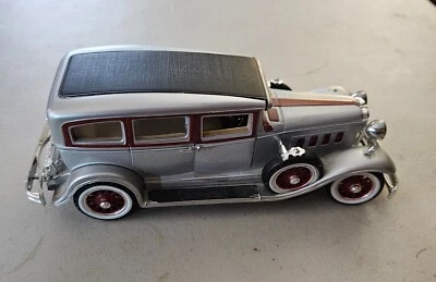 Anson 1931 Peerless Sliver / Red / Black 1/32 Scale Diecast Model Car - Image 1 of 4