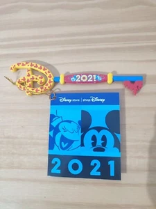 Disney Store Mickey and Minnie 2021 New Year Opening Ceremony Key Mickey Mouse - Picture 1 of 2